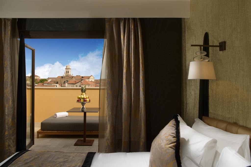 Suite Panoramica con Vasca Idromassaggio all'Aperto